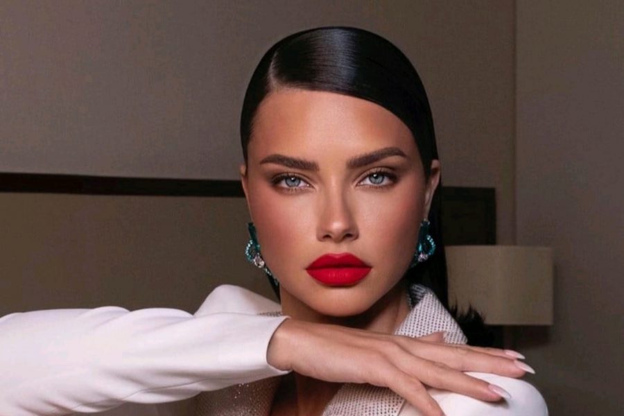 “فيفا” يعين عارضة أزياء برازيلية سفيرة للمشجعين
