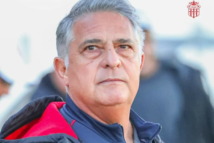 الحسنية ينفصل عن باكيتا وطاقمه المساعد