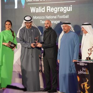 الركراكي ولقجع يتوجان في ليلة أساطير سكاي نيوز عربية بأبو ظبي