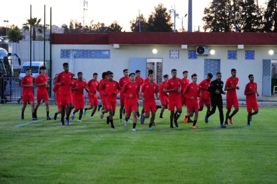 منتخب "U17" يجري أول حصة بالجزائر