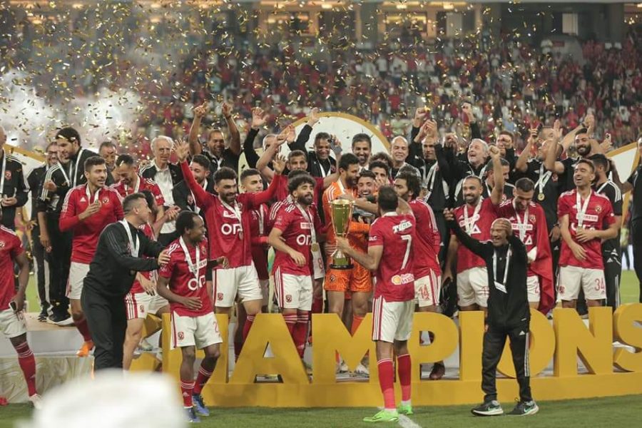 سعادة في الأهلي بعد التتويج بكأس السوبر