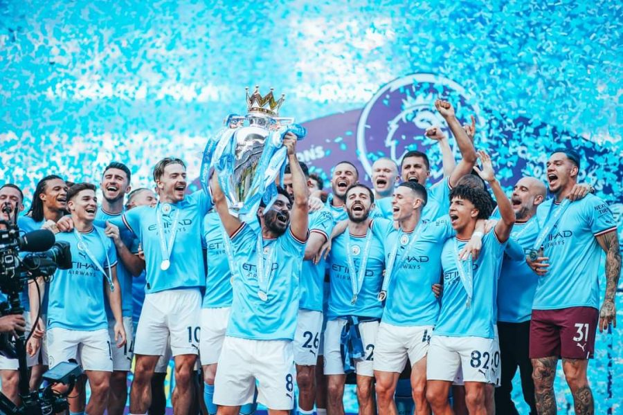 لاعبو وجماهير "سيتي" يحتفلون باللقب