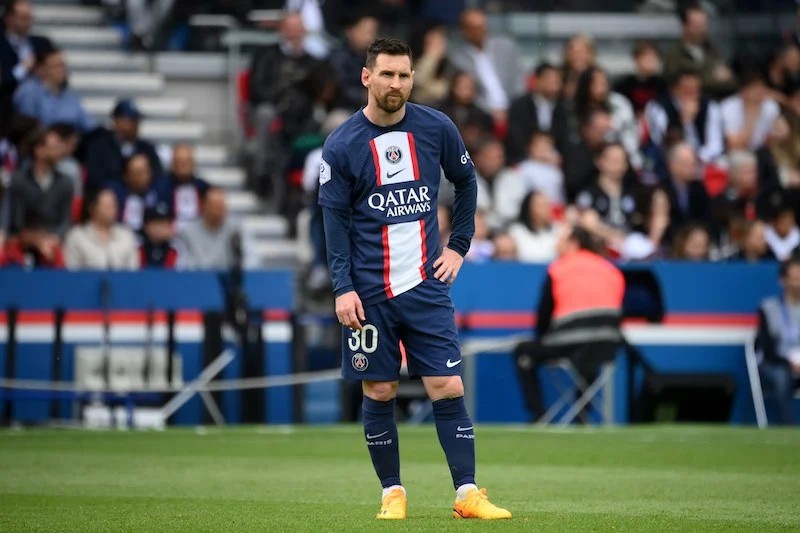 تقرير: ميسي وبوسكيتس وألبا يقتربون من الانتقال إلى الهلال السعودي