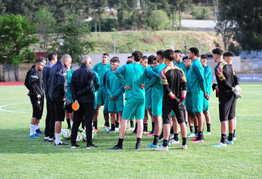 منتخب "U17" يواصل تحضيراته للجزائر