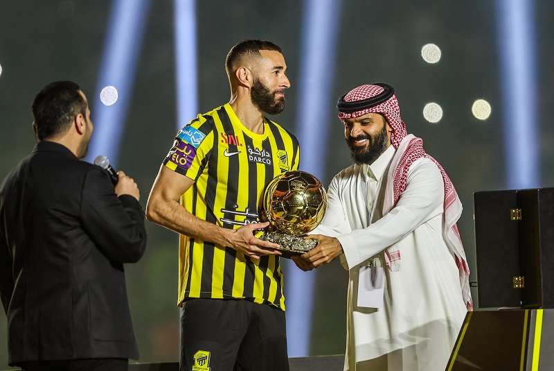 النجم الفرنسي بنزيمة يكشف عن أسباب اختياره الانضمام إلى اتحاد جدة
