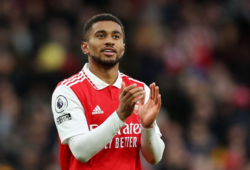 أرسنال يمدد عقد اللاعب ريس نيلسون