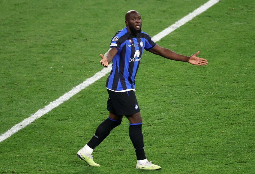 ريال مدريد يفكر في لوكاكو لتعويض بنزيما