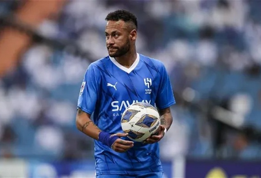 النجم نيمار يخضع لعملية جراحية ناجحة بالبرازيل بعد إصابته الخطيرة