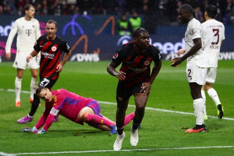 فرانكفورت يسقط بايرن ميونخ ويكتسحه بخماسية في الدوري الألماني