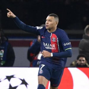 مبابي يبلغ سان جيرمان بالرحيل في الصيف