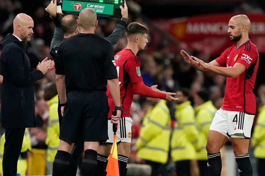 إدارة مانشستر يونايتد لا تنوي تفعيل بند شراء عقد أمرابط وتجد بديله
