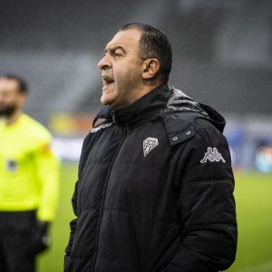 عبد العزيز بوحزامة يعوض أمزين في الطاقم التقني المساعد للركراكي   