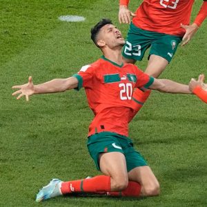 أشرف داري.. صخرة دفاع المنتخب المغربي التي ترفض الاستسلام