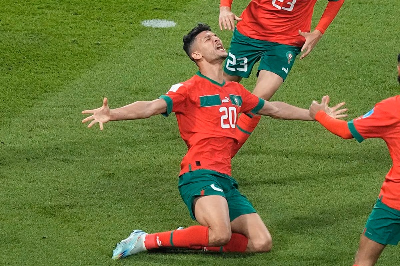 أشرف داري.. صخرة دفاع المنتخب المغربي التي ترفض الاستسلام