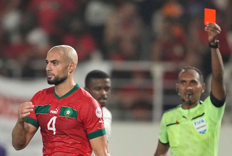 أمرابط يغيب عن مباراة المغرب وزامبيا في تصفيات "المونديال" للإيقاف