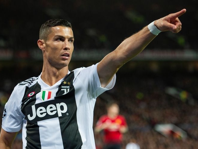 حكم قضائي يلزم يوفنتوس بدفع 10 ملايين يورو لكريستيانو رونالدو