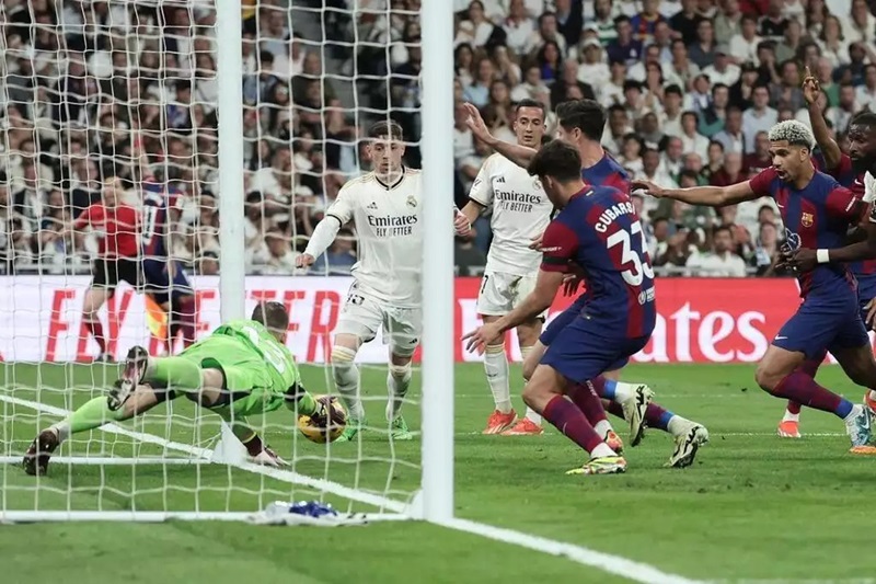 برشلونة يهدد بطلب إعادة مباراة الريال حال ثبوت شرعية هدف يامال