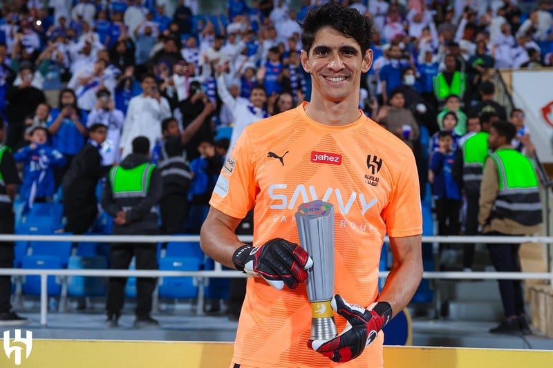 بونو يقود الهلال أمام رفاق رونالدو
