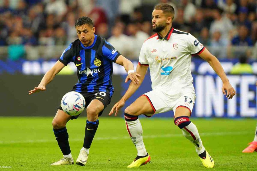 كالياري يفرض التعادل على إنتر ميلان متصدر الدوري الإيطالي لكرة القدم
