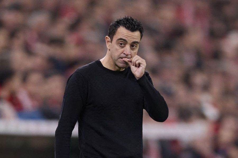 رباعي برشلونة يتجاهل المدرب تشافي