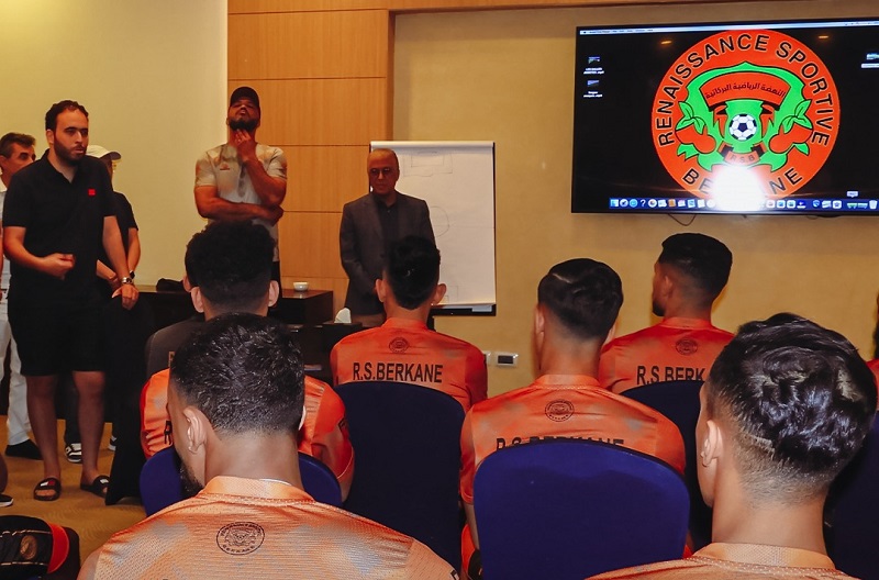 سفير المغرب بمصر يزور بعثة نهضة بركان