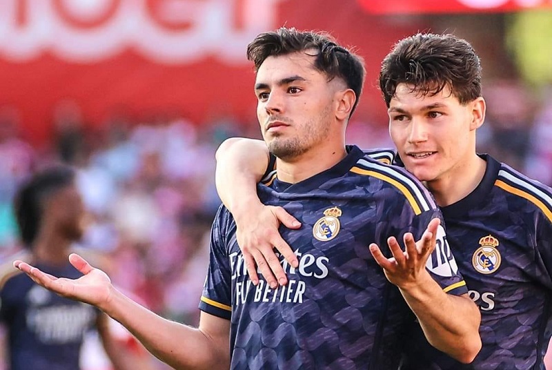 دياز يهز الشباك مرتين في انتصار ريال مدريد برباعية على غرناطة