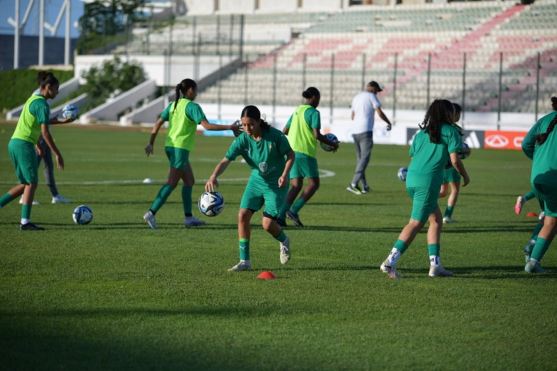 "لبؤات U17" يختتمن التحضير للقاء الجزائر