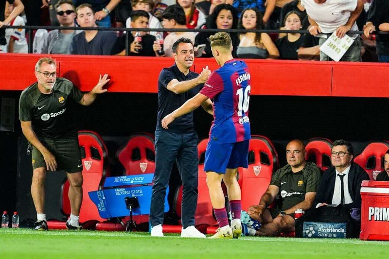 تشافي: مدرب برشلونة الجديد سيعاني