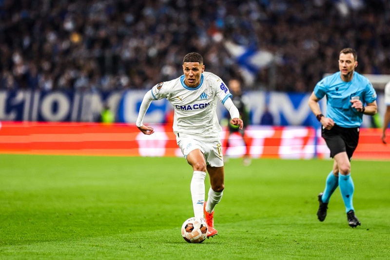 متفوقا على نجوم كبار.. حاريث أفضل صانع للأهداف في الدوري الأوروبي