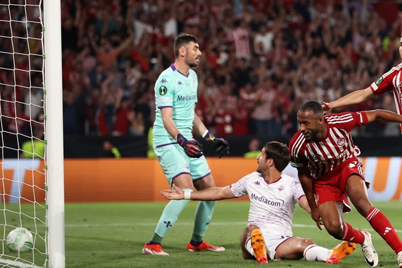 الكعبي يقود أولمبياكوس للتتويج بلقب المؤتمر الأوروبي على حساب فيورنتينا