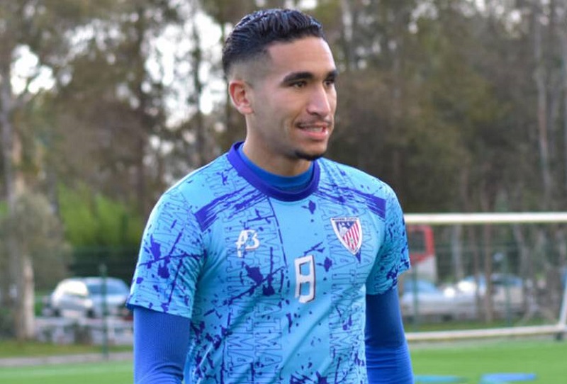 جوزيف زينباور يُطالب الرجاء بالتريث قبل حسم التعاقد مع هلال الفردوسي