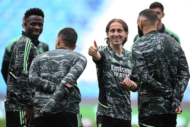مودريتش يجدد عقده مع ريال مدريد