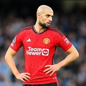 أمرابط: من منا لا يريد لعب كرة القدم في مانشستر يونايتد؟