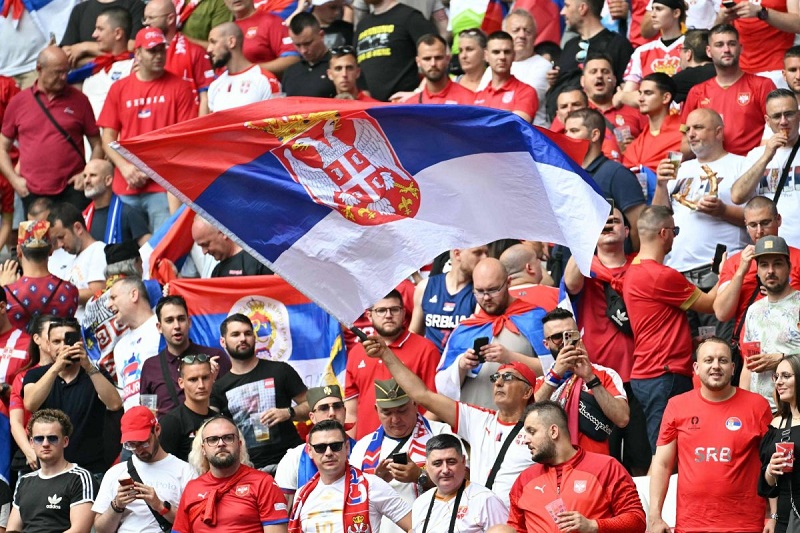 القبض على 3 من مشجعي منتخب صربيا