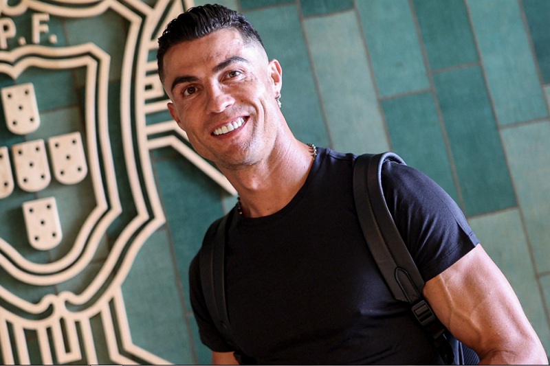 النجم البرتغالي كريستيانو رونالدو يخطف الأنظار قبل يورو 2024