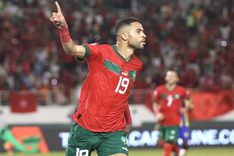من بينها الهلال.. إشبيلية يعرض النصيري على 4 أندية سعودية