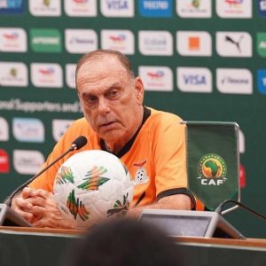 يهم المغرب.. منتخب زامبيا يقيل مدربه غرانت قبل كأس إفريقيا