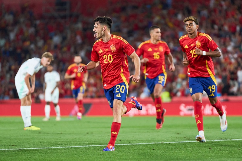 بيدري يواجه خطر الغياب عن "لا روخا"