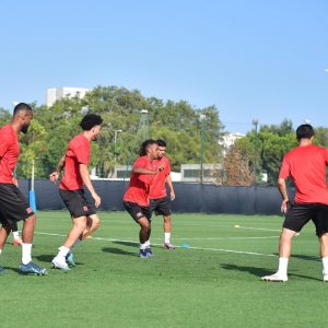 بين القاعة والملعب.. أول حصة تدريبية للمنتخب الأولمبي بنيس قبل موقعة العراق
