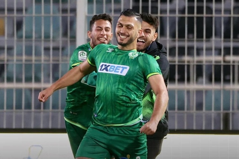 الرجاء يُفاوض الترجي لتمديد مقام بن عياد وهذا موقفه من بوزوق