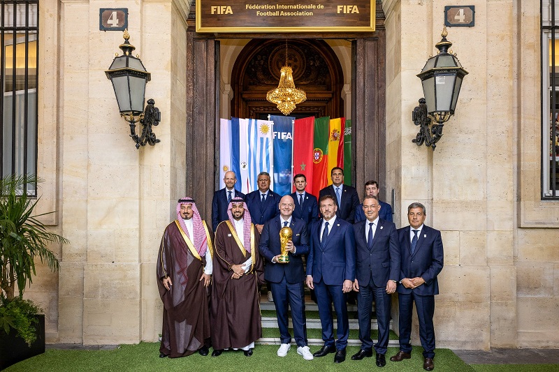 المغرب وإسبانيا والبرتغال يقدمون ملف "المونديال".. ولقجع: ترشيحنا إرث للأجيال