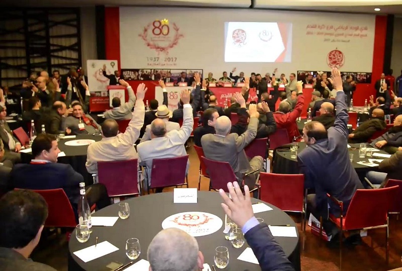 برلمان الوداد ينتقد تغييب الجمهور عن المباريات ويدعو لإعادة النظر في التحكيم