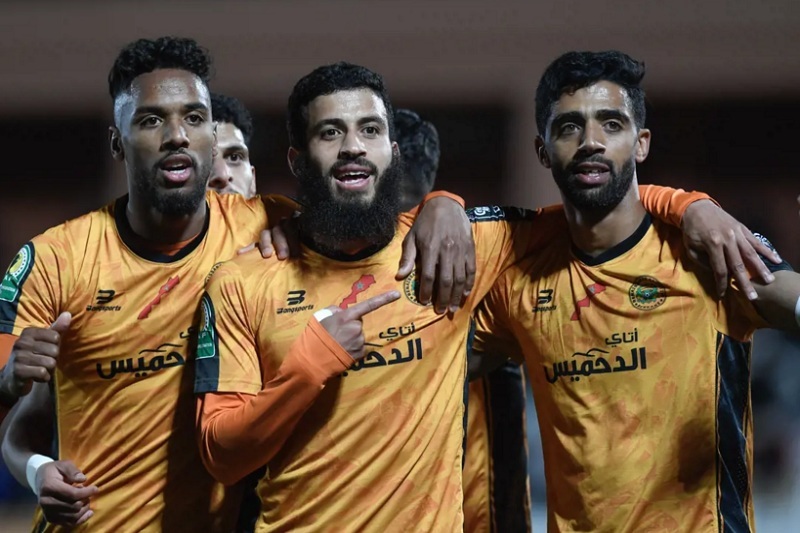 رحلة شاقة لنهضة بركان إلى جنوب إفريقيا ومنافسه يغير ملعب المباراة‎