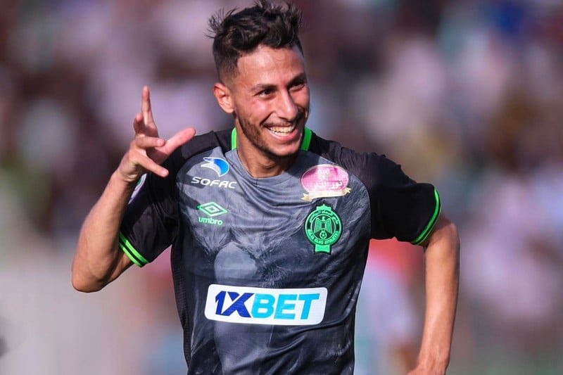 بوزوق يرغب في تغيير الأجواء في "مركاتو الشتاء" والرجاء منفتح