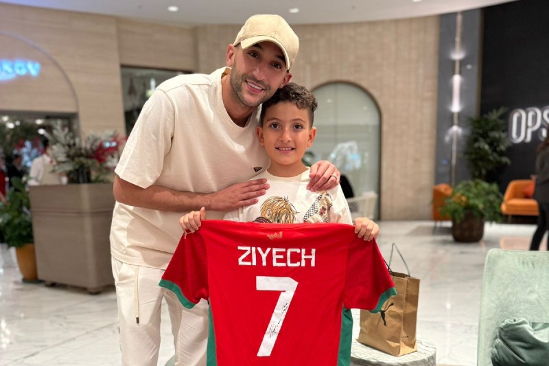 زياش يلتقي معجبين مغاربة في دبي