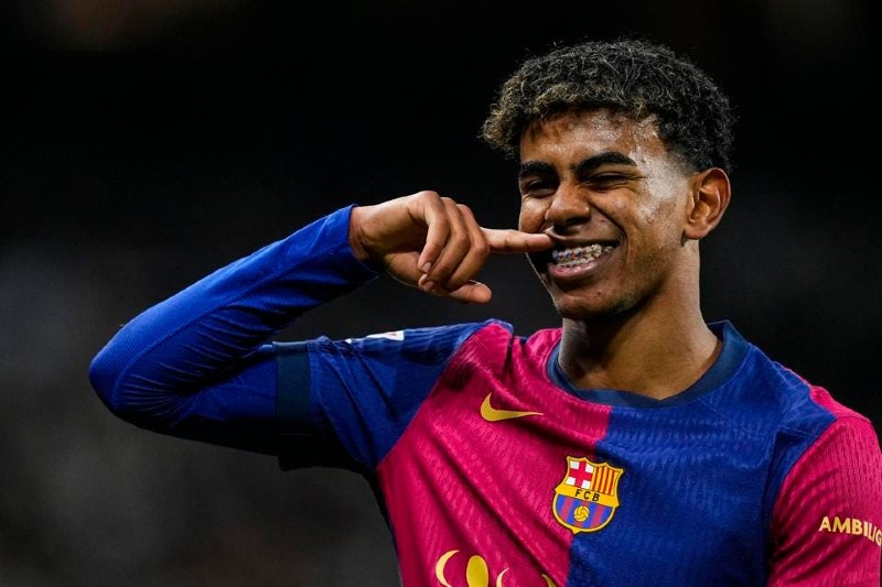 يامال يرغب في الاستمرار مع برشلونة
