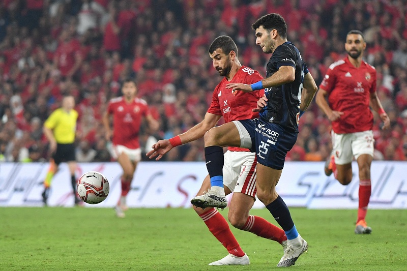 الأهلي يطالب بحكام أجانب أمام الزمالك 