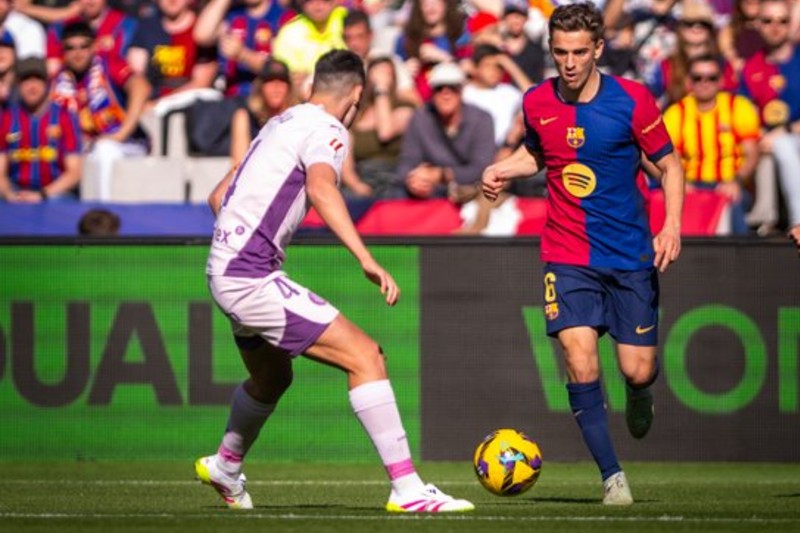 برشلونة يقسو على جيرونا برباعية وينفرد بصدارة الدوري الإسباني