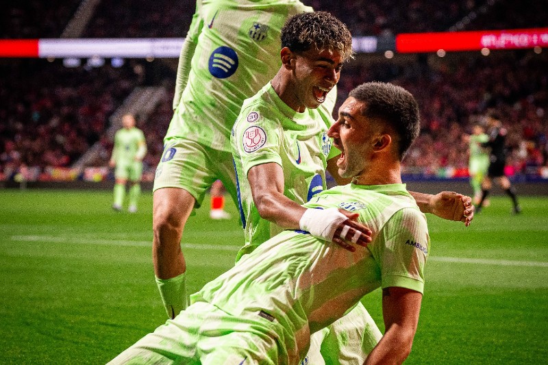 برشلونة يتجاوز أتليتيكو بصعوبة ويواجه الريال في نهائي كأس الملك