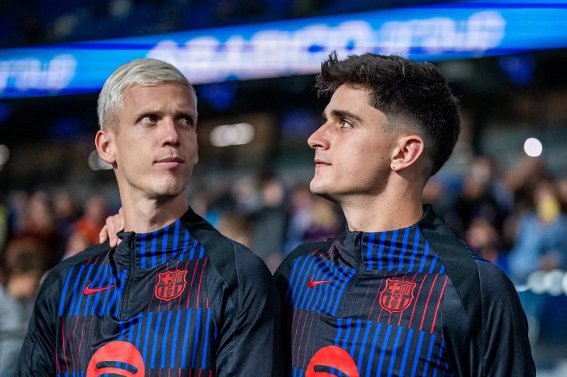 برشلونة يمكنه الاحتفاظ بأولمو وباو لوبيز